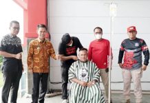 Komitmen Jalankan Tugas, Bupati Lamsel Tetap Bekerja Meski Kondisi Tubuh Menurun