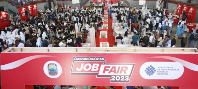 6 Job-Fair-864x380