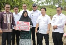 Langkah Awal 2024, Pemkab Lamsel Gandeng CSR BSI Salurkan Bantuan Bedah Rumah di Kalianda