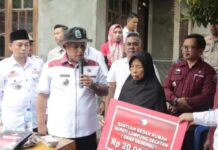 Bupati Lampung Selatan Kembali Gulirkan Bantuan Bedah Rumah Kepada Warganya Di Desa Ketapang