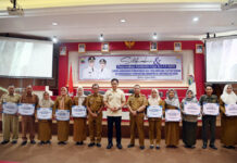 Bupati Lampung Selatan Serahkan Gaji-TPP ke-13 ASN dan Launching Gajian THLS Setiap Tanggal 1