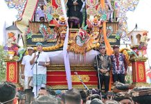 Diarak di Atas Bade 24 Meter, Bupati Radityo Egi Bawa Mimpi Besar Balinuraga Jadi ‘Penglipuran’ Kedua pada 2027
