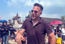 Ngaben Massal Balinuraga Memikat Turis Italia dan Puluhan Ribu Pengunjung